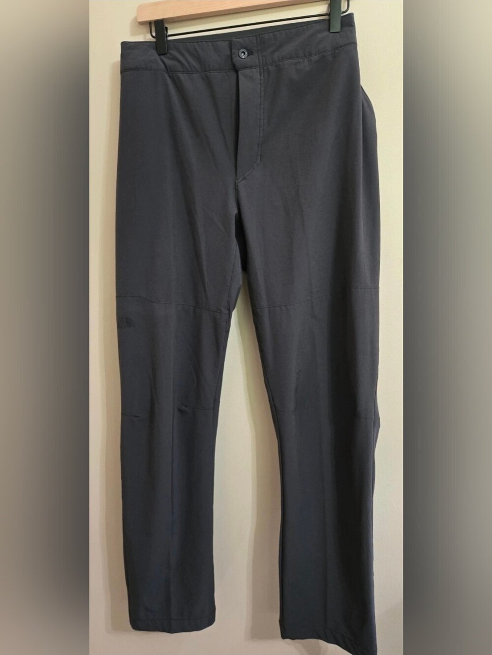 The North Face Men's Paramount Active Pants in Asphalt Grey, size 40x32